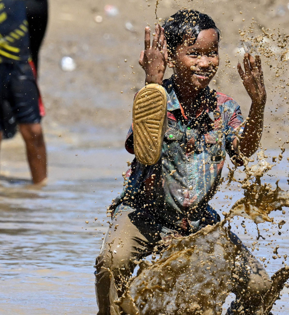 इन्डोनेशियामा बाढी र पहिरोबाट ५ सय २ जनाको मृत्यु 
