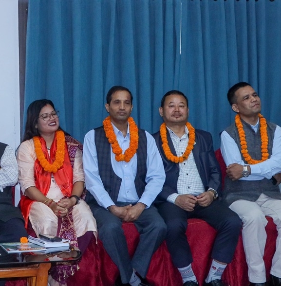 दाहालको ‘बुद्धको देश नेपाल’ विमोचन