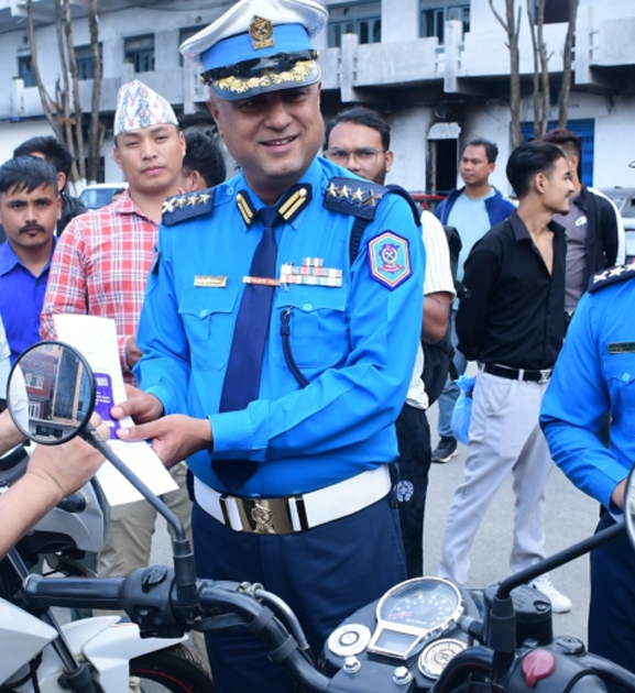 चोरी भएका ४० दुईपाङ्ग्रे सवारी ट्राफिक प्रहरीद्वारा धनीलाई हस्तान्तरण
