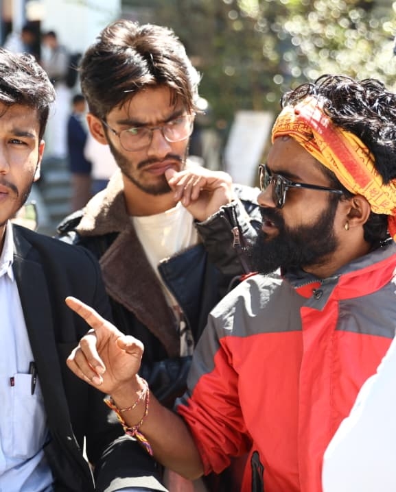 शीतल निवास अगाडि जेनजी युवाको नाराबाजी
