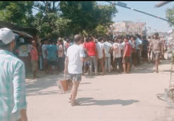 भिस्वा सीमा नाकामा स्थानीयको धर्ना