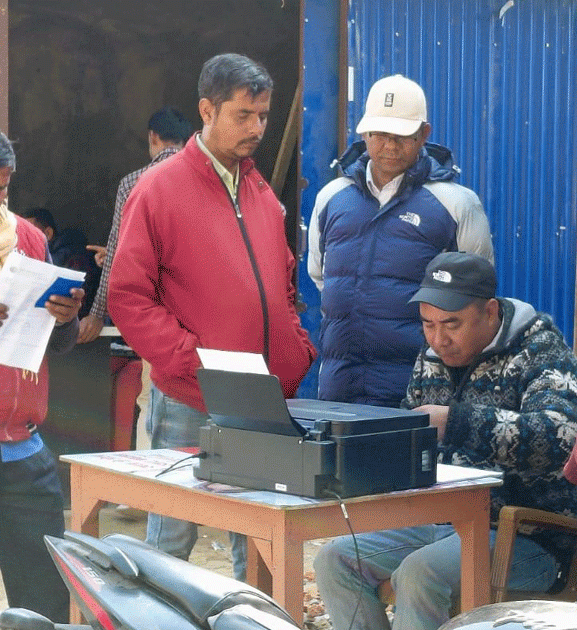 अभिलेख जलेपछि यातायात कार्यालयको कामकाज अस्थायी संरचनाबाट