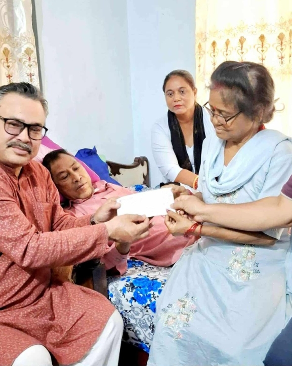 वरिष्ठ कलाकार निर्मोहीलाई उपचार सहयोगस्वरूप १ लाख ६ हजार रुपैयाँ हस्तान्तरण