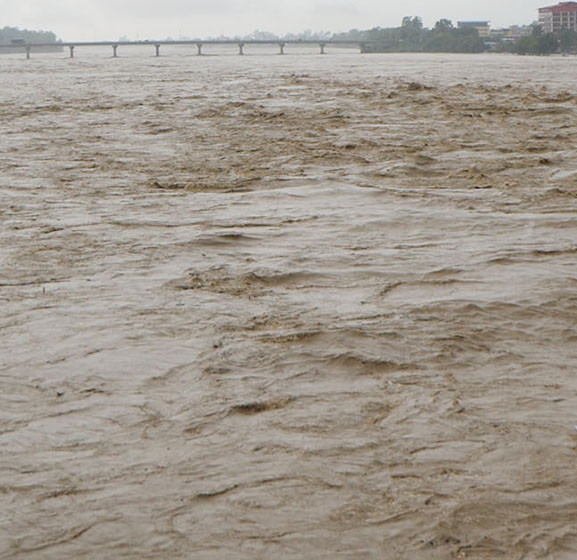 सुस्ता नारायणी नदीमा दाउरा संकलन गर्ने क्रममा किशोर बेपत्ता