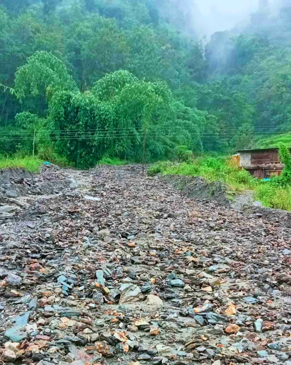 बाढीले मध्यपहाडी लोकमार्गको बुर्तिबाङ–पूर्वी रुकुम खण्ड अवरुद्ध