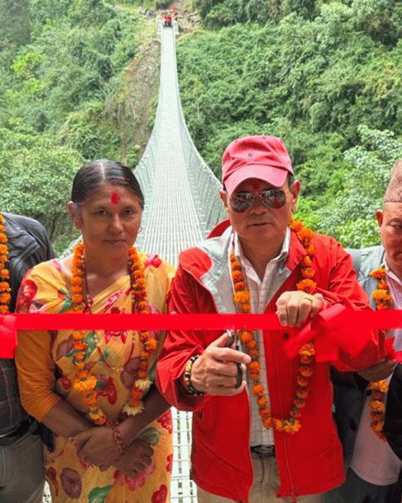 बुकेनी र धापुंग गाउँ जोड्न झोलुंगे पुल निर्माण: दुई सय घरपरिवार लाभान्वित 