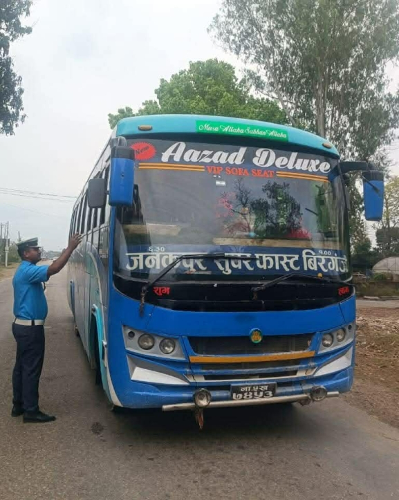 रौतहटमा ३५ सवारी साधनको यान्त्रिक परीक्षण, दुर्घटना न्यूनीकरणका लागि ट्राफिक प्रहरीको सक्रियता