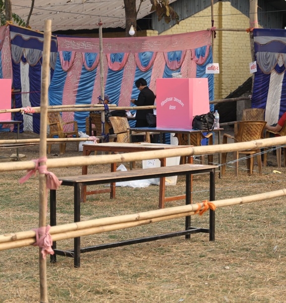 प्रहरी लड्दा उदयपुरमा गोली चल्यो, मतपेटिकामा क्षति  