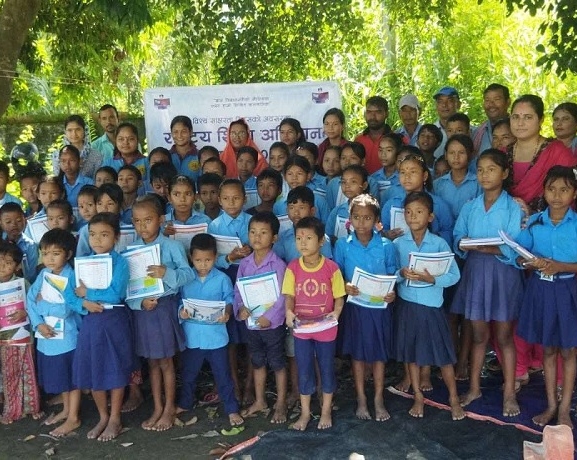 नेपाल मानव धर्म सेवा समितिद्वारा विद्यार्थीलाई शैक्षिक सामग्री वितरण