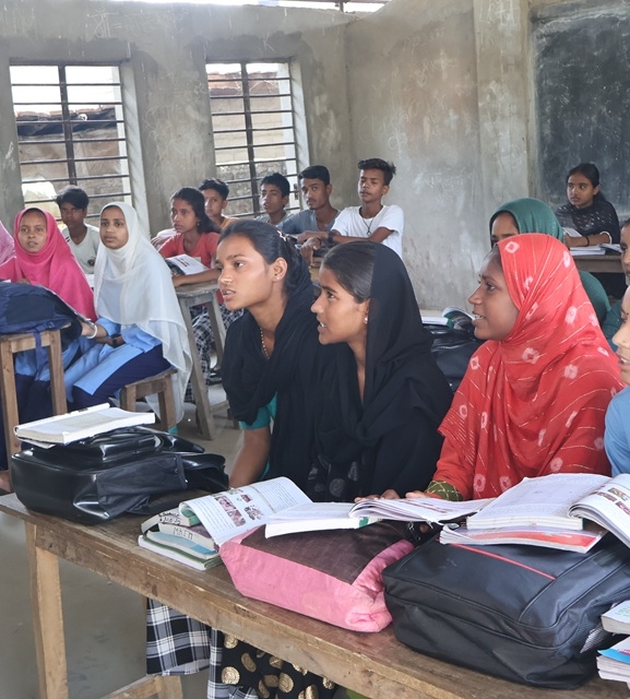 खस्कियो मधेशको शिक्षा, ९० विद्यार्थीलाई एक शिक्षक
