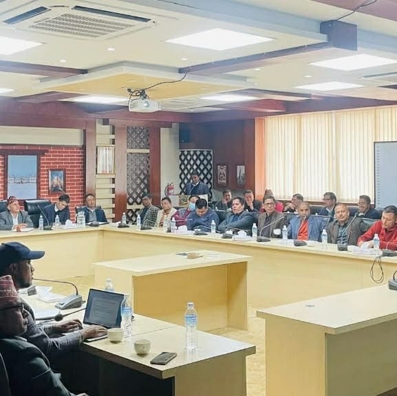 स्वास्थ्य परीक्षण शुल्क प्रधानमन्त्रीको जानकारीमै बढाइएको श्रम सचिवको दाबी