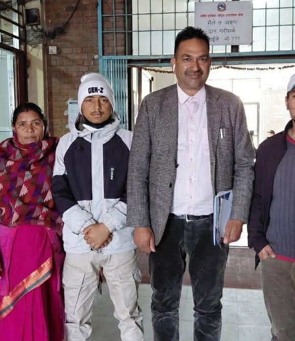 असहाय र गरिबको पीडामा मल्हम लगाउँदै उपाध्यक्ष पोखरेल