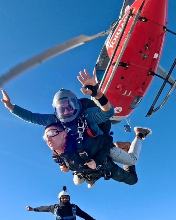 स्काइडाइभिङका लागि पोखरा रोज्दै पर्यटक