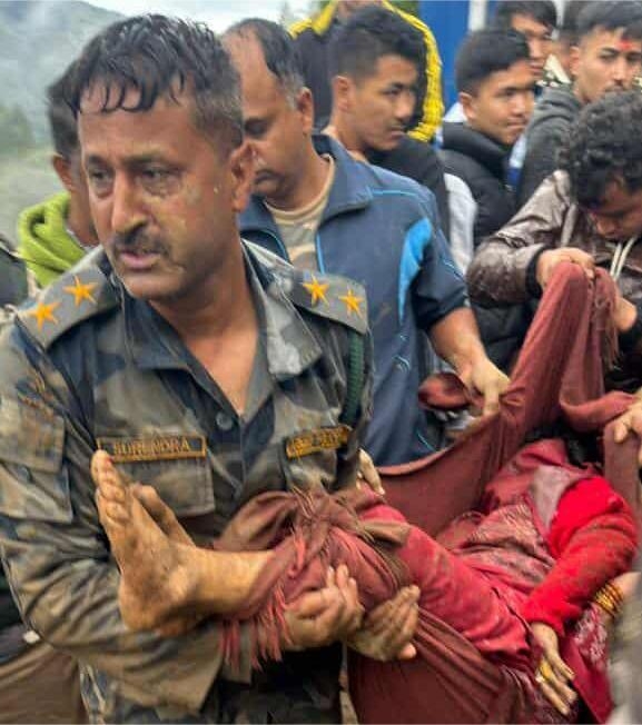 इलाममा पहिरोमा ज्यान गुमाउनेको संख्या ३७ पुग्यो, गर्भवतीसहित दुईको उद्दार 