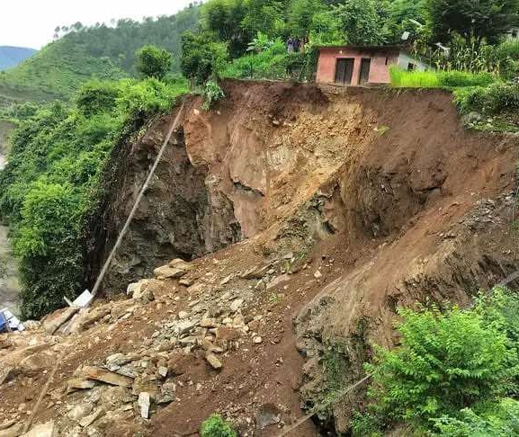 सेतीमा खसेका करन गिरीको परिवार बिचल्लीमा