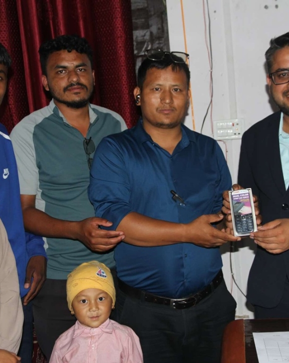 अस्पतालमा सेवाग्राहीको फोन नउठेपछि महासंघले दियो मोबाइल !