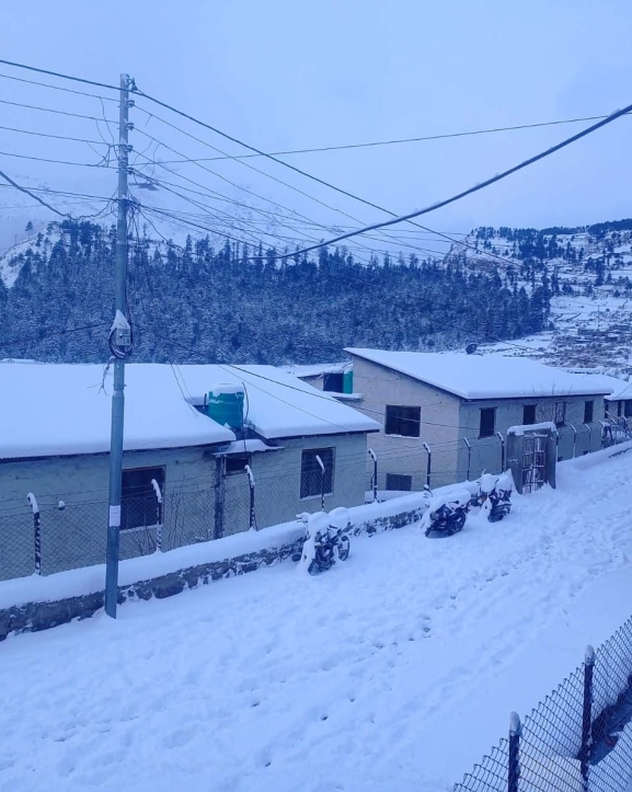 हिमपातले सुदूरपहाडका राजमार्ग र विद्युत् सेवा अवरुद्ध, जनजीवन प्रभावित