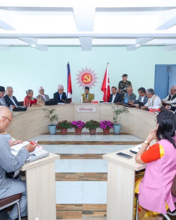 एमाले पोलिटब्युरो बैठकः उपाध्यक्षको प्रतिवेदनमा छलफल जारी