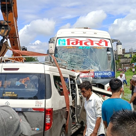 चितवन दुर्घटना : ७ जनाको मृत्यु, २४ घाइते (सूचीसहित)