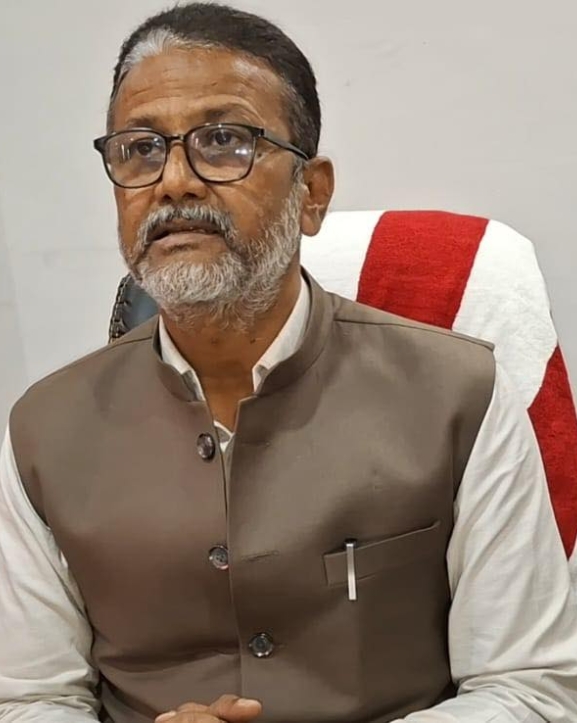 सब–इन्जिनियर यादवका परिवारलाई मन्त्री गुप्ताको सहयोग घोषणा