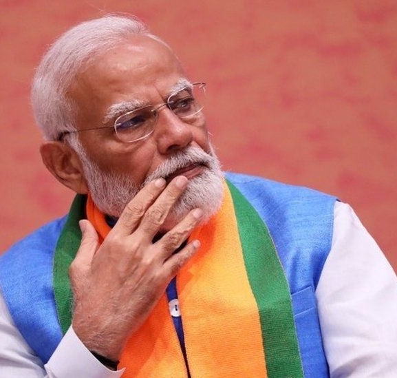 प्रधानमन्त्री मोदीले दिए राजीनामा