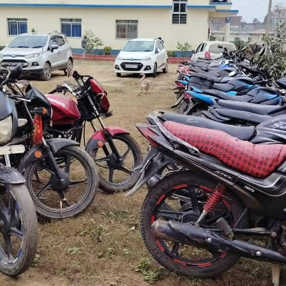 रौतहटमा शंकास्पद १६ सवारी साधन प्रहरी नियन्त्रणमा