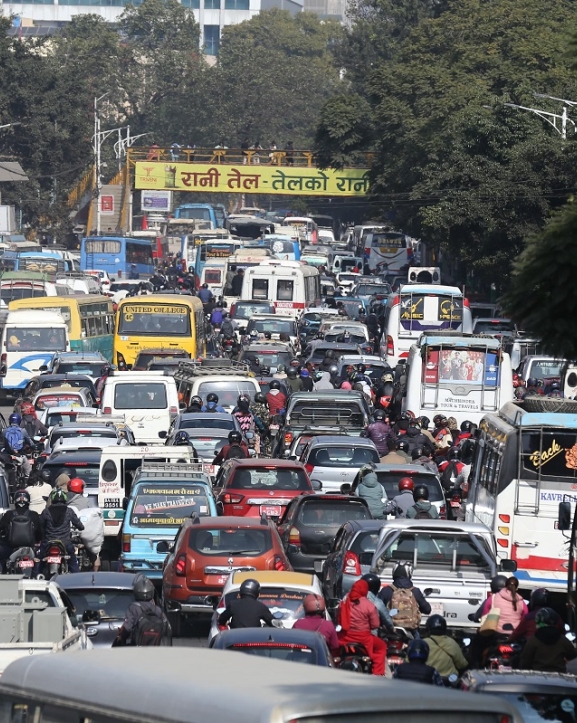 एमालेको प्रदर्शनले काठमाडौंका सडक अस्तव्यस्त (फाटोफिचर) 