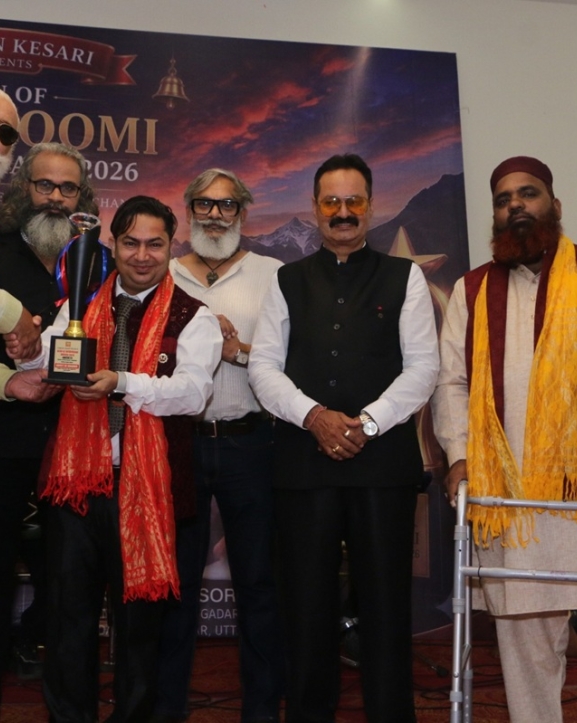 टेकराज पाण्डे ‘सर्वोत्कृष्ट मेकअप ट्रेनर तथा सेलेब्रिटी मेकअप आर्टिस्ट’ अवार्डबाट सम्मानित