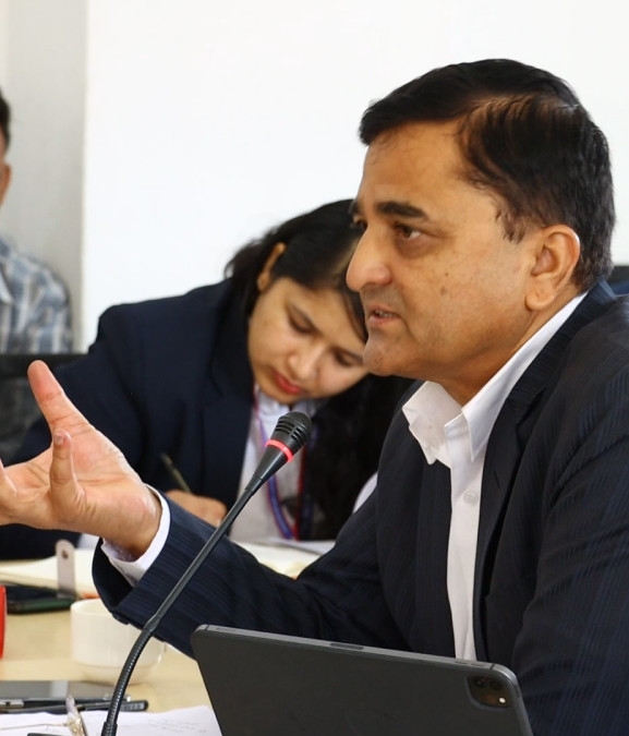 नेताको भोट बढाउनका निम्ति अब विमानस्थलहरु बन्नु हुँदैन : सचिव भट्टराई