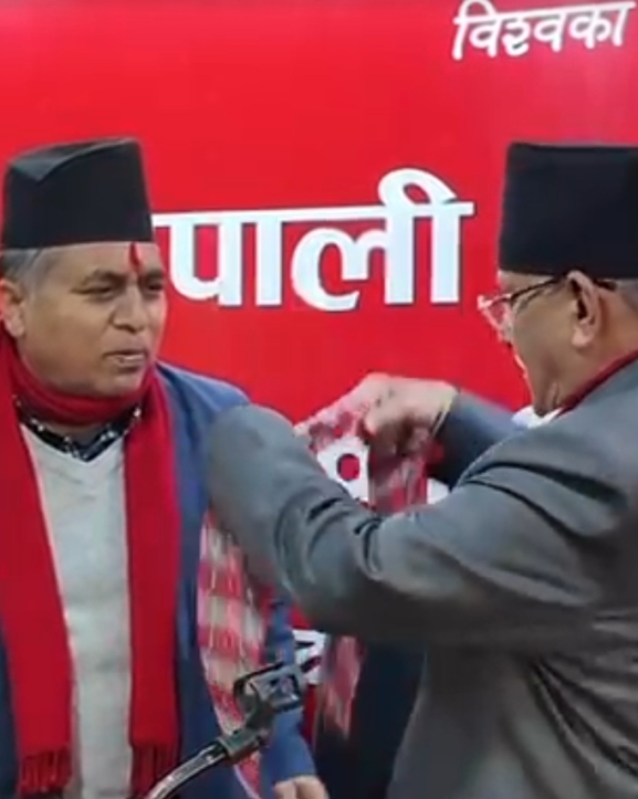 कीर्तिपुरका पूर्वमेयर र पूर्ववडाध्यक्ष एमाले परित्याग गरी नेकपामा प्रवेश