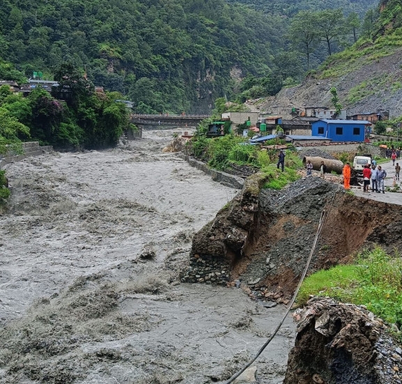 मध्यपहाडी लोकमार्गअन्तर्गत ‘डेउडी–भर्‍याङभुरुङ’ खण्ड अबरुद्ध