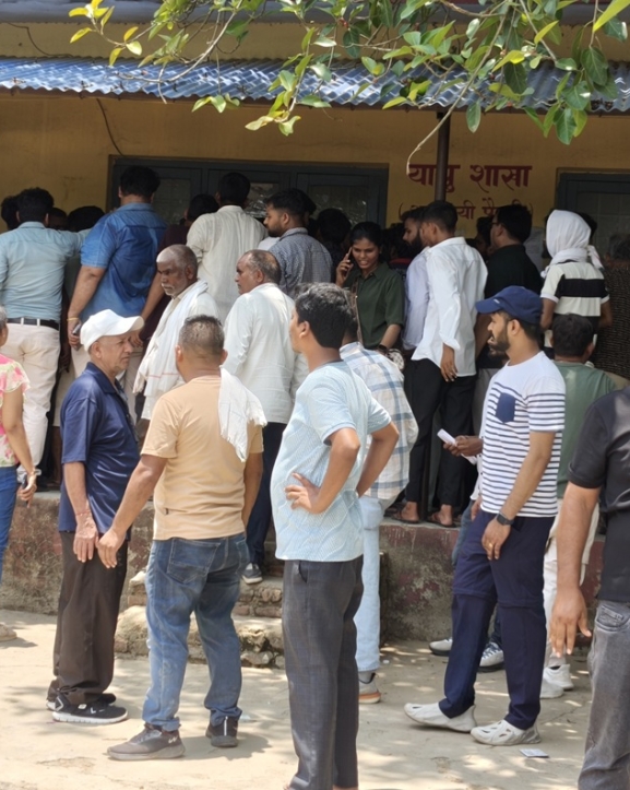 अनलाइन भन्सार प्रणाली लागू भएसँगै महेशपुर भन्सारमा बढ्यो चाप