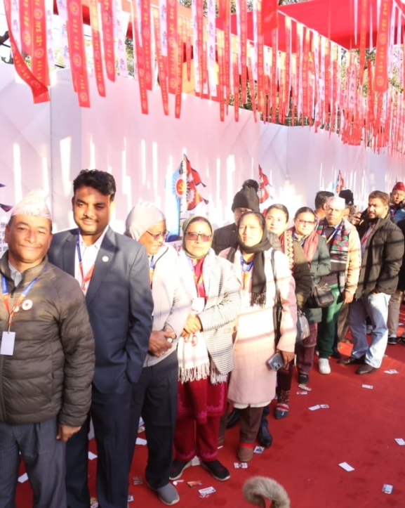 एमालेको नेतृत्व छान्न मतदान हुँदै (तस्बिरसहित)