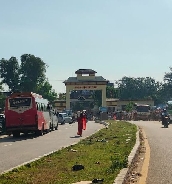 महेशपुर सीमा नाकामा चार वर्षदेखि बस र टेम्पोबीचको विवाद यथावत्