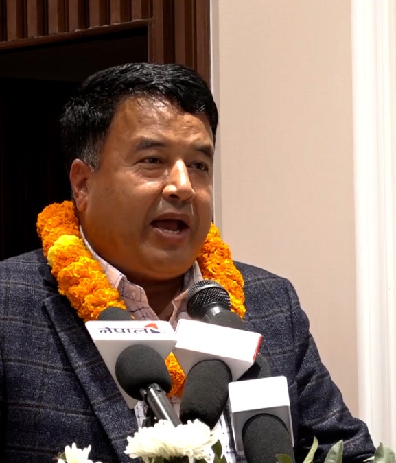 केपी ओलीले बनाइदिएको क्रिकेट स्टेडियम जुँगा मुसार्दै कुलमान घिसिङले उद्घाटन गरे : महेश बस्नेत