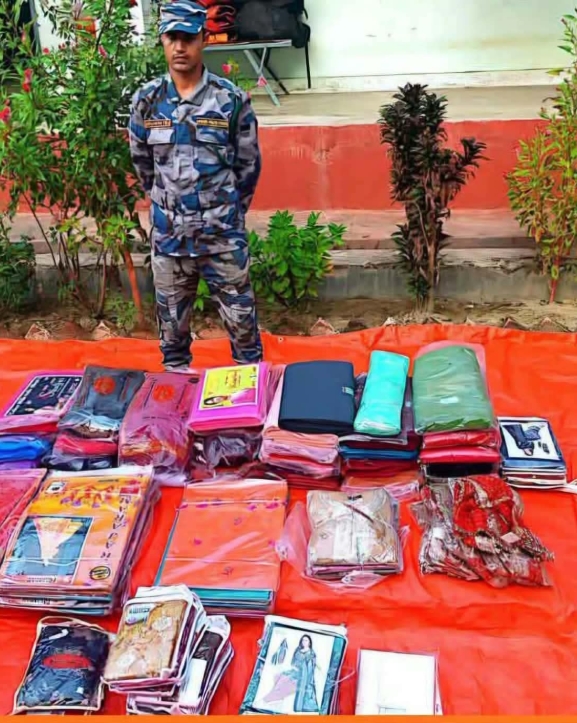 चार लाख बराबरको भन्सार छलीको कपडा बरामद