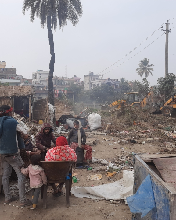 बिपी उद्यानको अतिक्रमित जग्गामा बनेका संरचना हटाउन सुरु