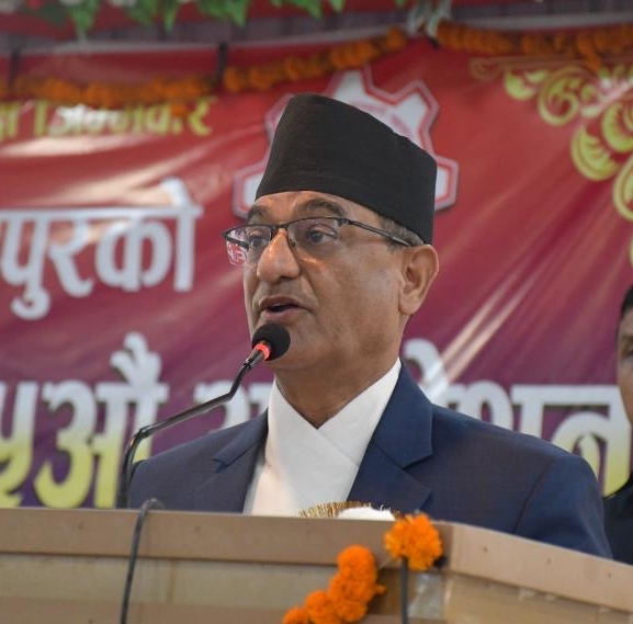 समयमै गुणस्तरीय काम गर्नुस्, शान्तिसुरक्षाको व्यवस्था सरकारले गर्छः गृहमन्त्री लेखक