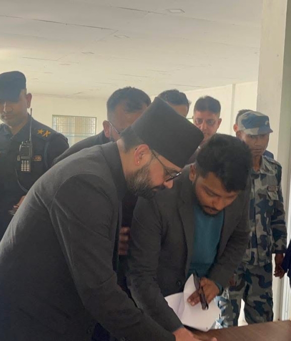 बालेनले झापा-५ बाट गराए उम्मेदवारी दर्ता