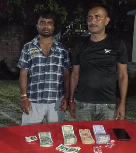स्रोत नखुलेको १ लाख ८ हजार ५ सय भारुसहित दुई भारतीय नागरिक पक्राउ