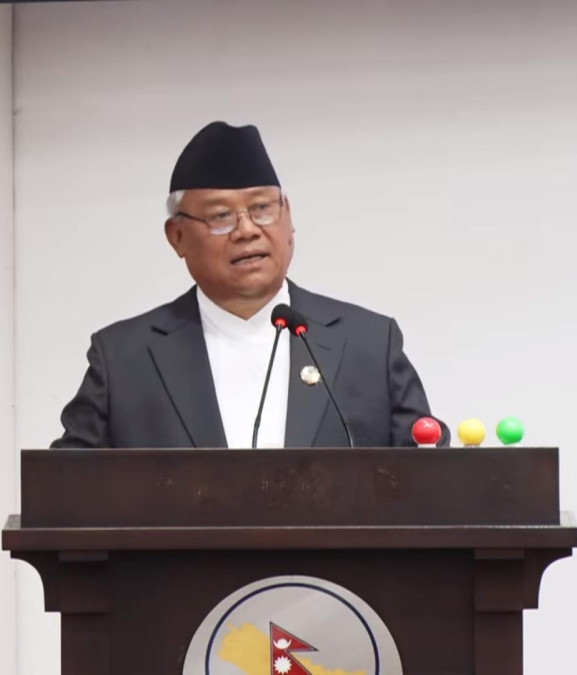 कांग्रेसको प्रश्न- यो देश कालो चस्मा, कालो कोट र कालो पाइन्ट लगाएर कालै गाडीमा हुइकिनेहरूको मात्र हो ?