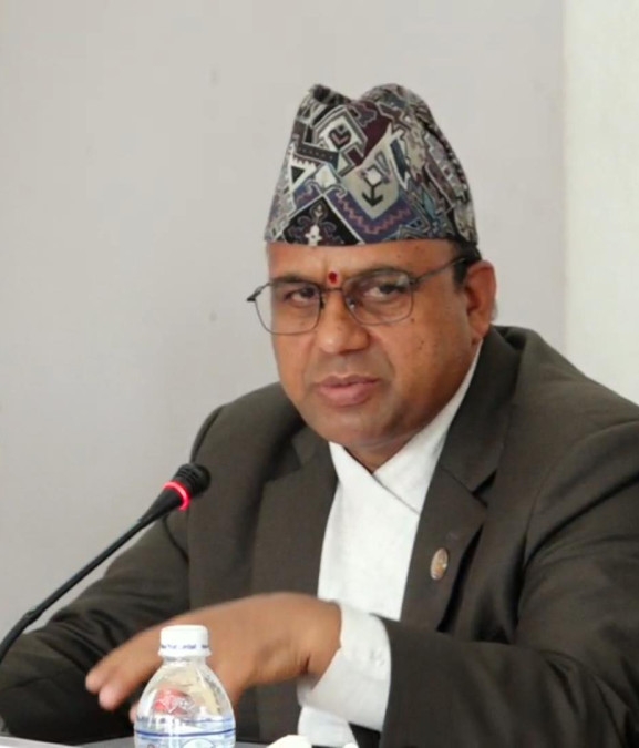 सरकारी कर्मचारीहरु समर्पित भएर काम गर्दैनन् : मन्त्री पाण्डे