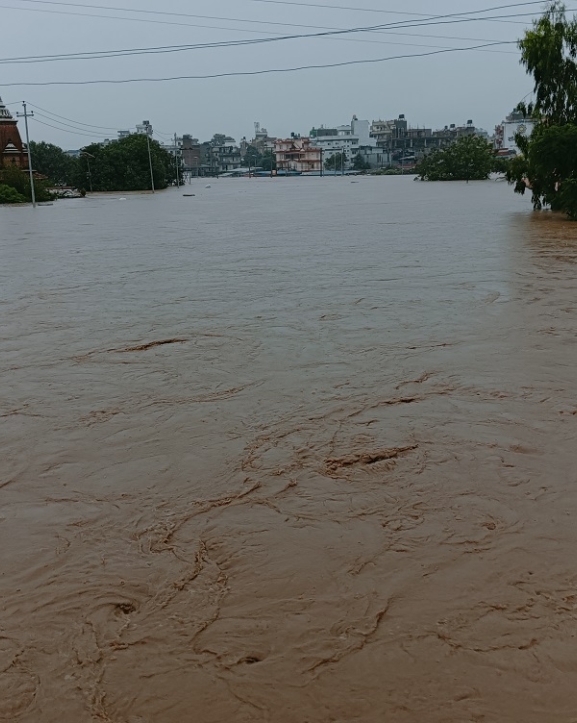 काठमाडौंका अधिकांश क्षेत्र डुबानमा, हेर्नुहोस् तस्बिरहरु