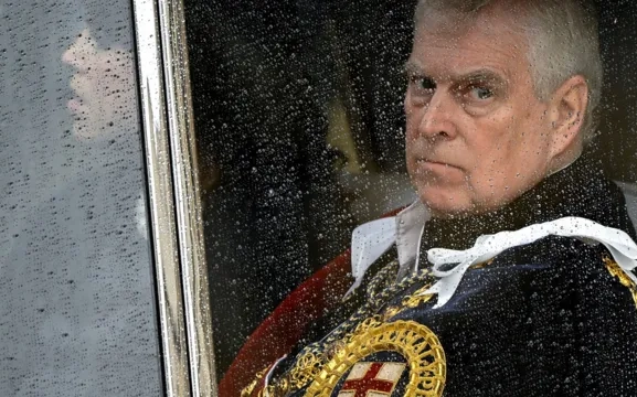 सार्वजनिक पदको दुरुपयोग गरेको आरोपमा बेलायतका पूर्व राजकुमार एन्ड्रयु पक्राउ