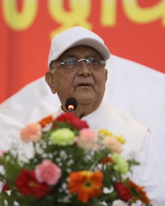 मिडिया र सामाजिक सञ्जालमार्फत नेतृत्वमाथि प्रश्न उठाउने अभ्यास अनुचित : ओली