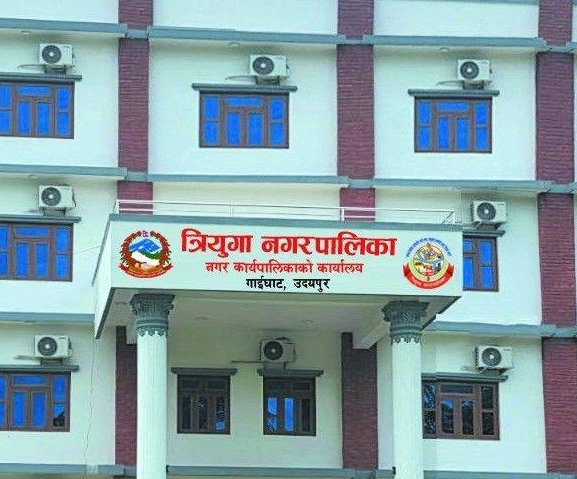 हातिमारा खोलाको विवरण संकलन गर्दै त्रियुगा नगरपालिका