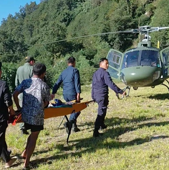 गर्भवतीको समयमै हवाई उद्धार हुँदा ...