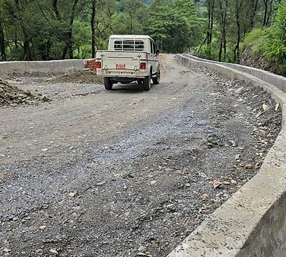 सडक निर्माणको जिम्मा लिएर निर्माण व्यावसायी सम्पर्कविहीन