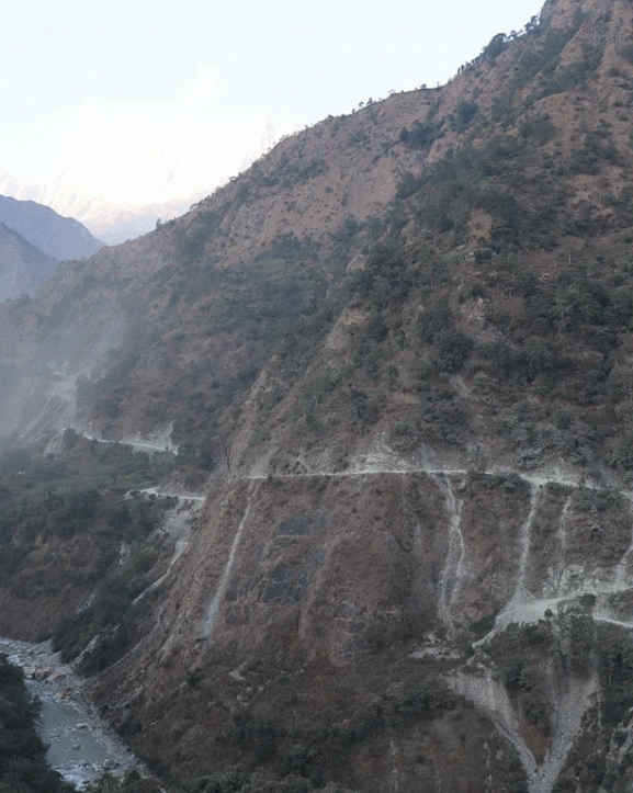 धवलागिरिवासीको गुनासो : ‘हरियाली वनपाखा र हराभरा बगैँचा धुलाम्मे भए’