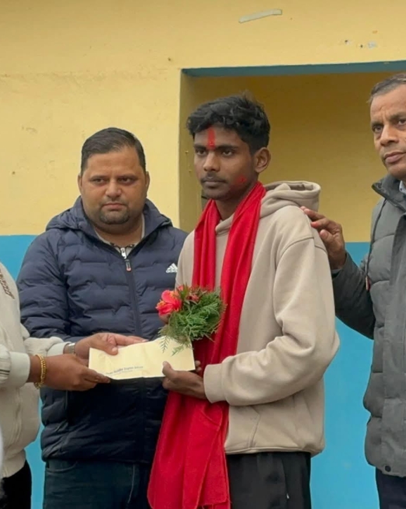 एमबीबीएसमा पूर्ण छात्रवृत्तिमा नाम निकाल्न सफल यादवलाई सहयोग